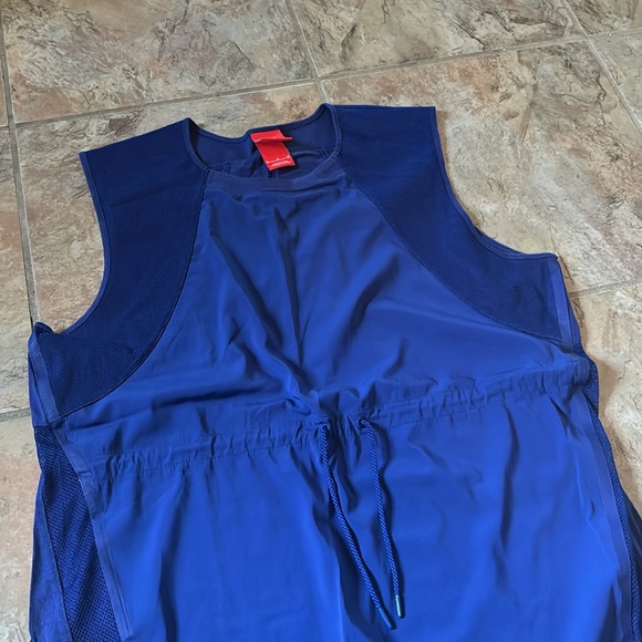 Nike top - Picture 2 of 7